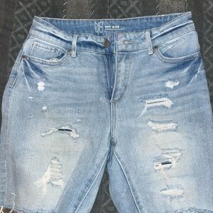 No Boundaries Mid Rise Distressed Jeans